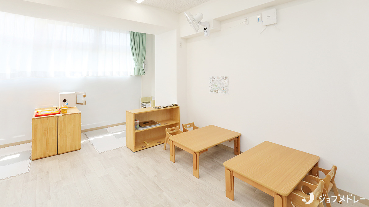 エンジェルキッズ竜美丘園の写真13枚目：ゆったりとしたスペースでのびのびと過ごすことができます
