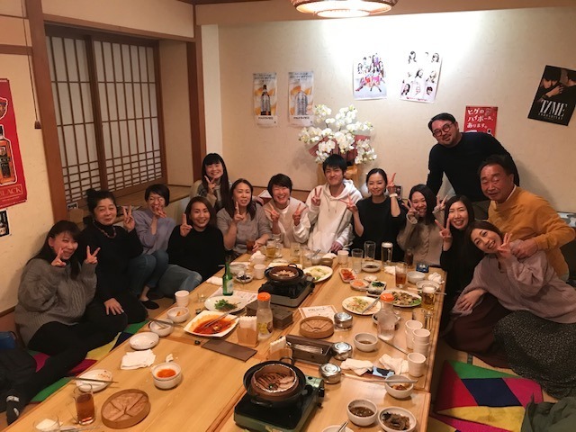 医療法人　さいとう歯科医院（歯科医師の求人）の写真2枚目：コロナ前の忘年会　スタッフの数が多いです