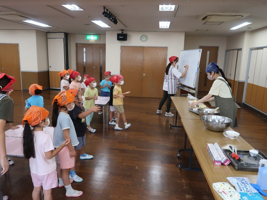 幼保連携型認定こども園 　興望館こども園（管理栄養士/栄養士の求人）の写真6枚目：年長児「おいもdeクッキング」