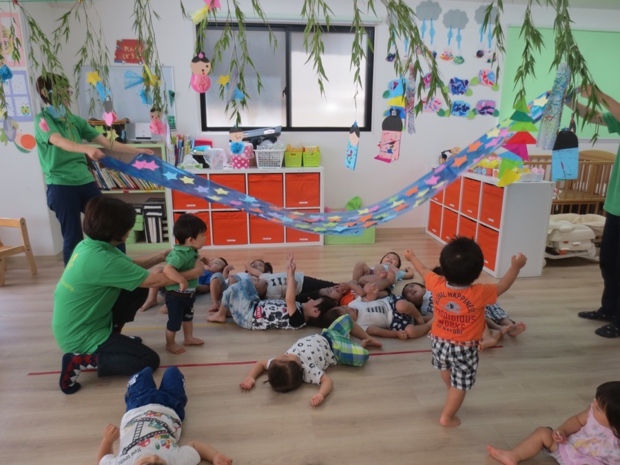 塚本駅前にこにこ保育園　みらいの写真3枚目：季節ごとの制作、あそびも楽しい☆