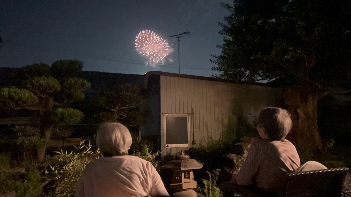ケアフリーの家（介護職/ヘルパーの求人）の写真3枚目：夏の夜には花火が見えます
