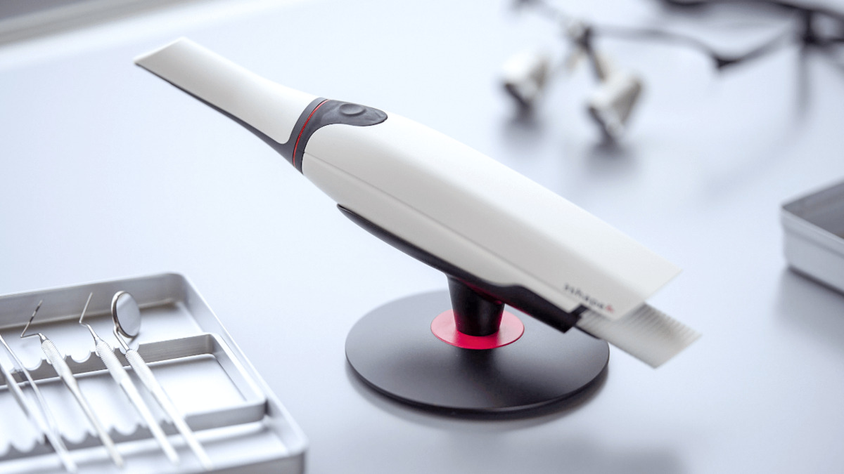 医療法人社団法山会 山下診療所自由が丘 歯科(医療事務/受付の求人)の写真2枚目:口腔内スキャンで
患者様のTBIに活用しています