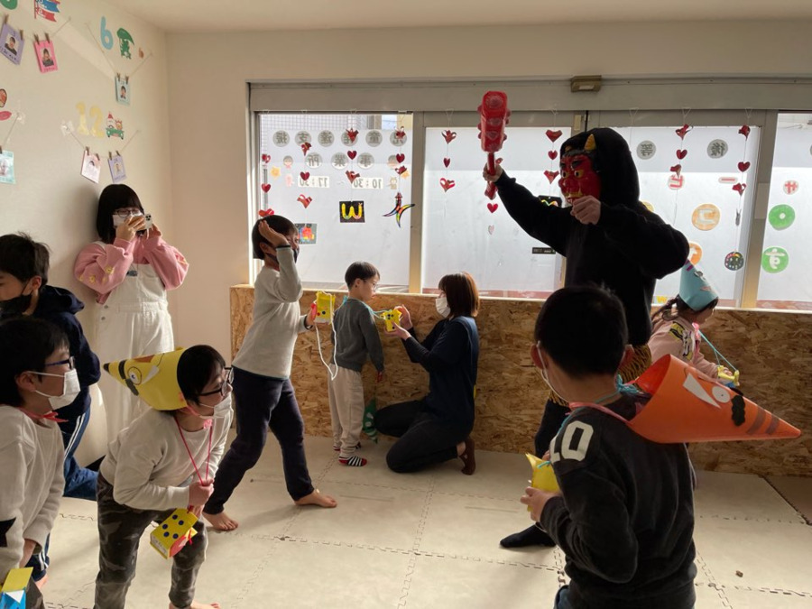 放課後等デイサービス　ウィズ・ユー粕屋（児童指導員/指導員の求人）の写真5枚目：昨年の節分。鬼役はやらなくてもいいです。