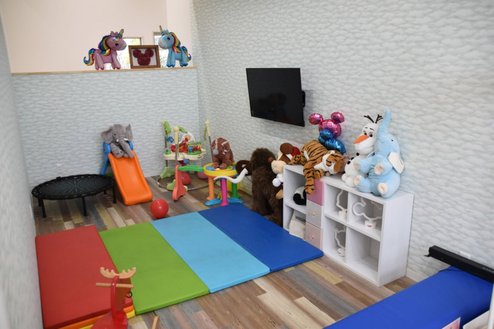 日野歯科医院の写真3枚目：広いキッズルームもあり、子どもの患者さんも多いです！