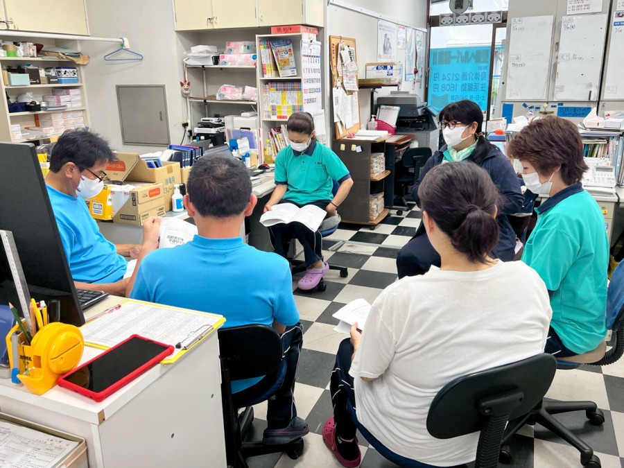 くるみ介護サービス（介護職/ヘルパーの求人）の写真8枚目：社内会議