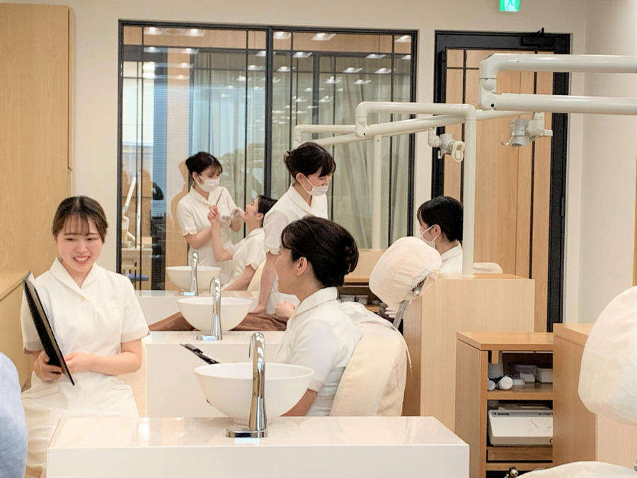 ホワイトエッセンス株式会社(歯科衛生士の求人)の写真:研修講師募集★施術やカウンセリング、接遇など幅広くお伝えしてもらいます!