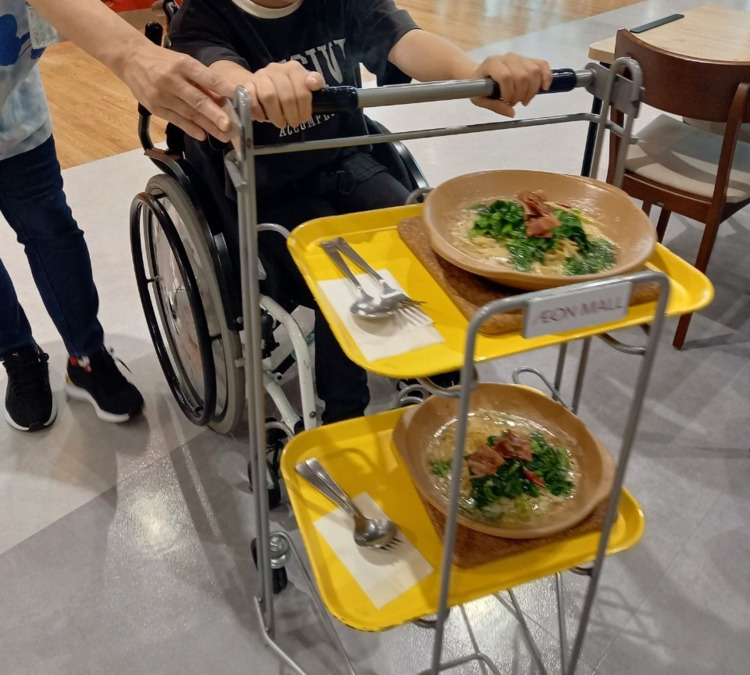 放課後等デイサービス Cherry Blossomの写真29枚目:外出活動 ショッピングモール