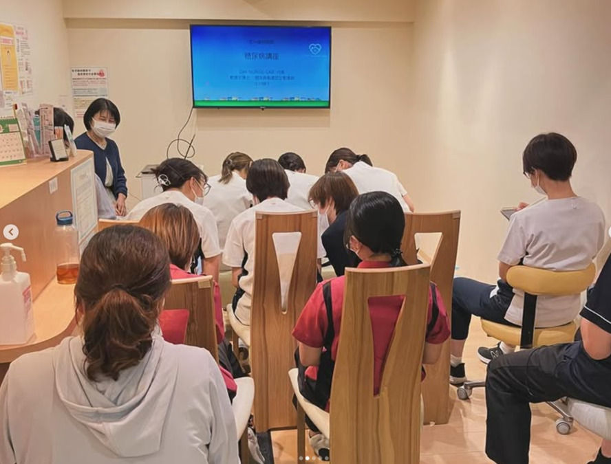 医療法人広川歯科医院（歯科助手の求人）の写真18枚目：「糖尿病講座」など未病や健康に関する知識は、診療をオフにして全員で学んでいます。