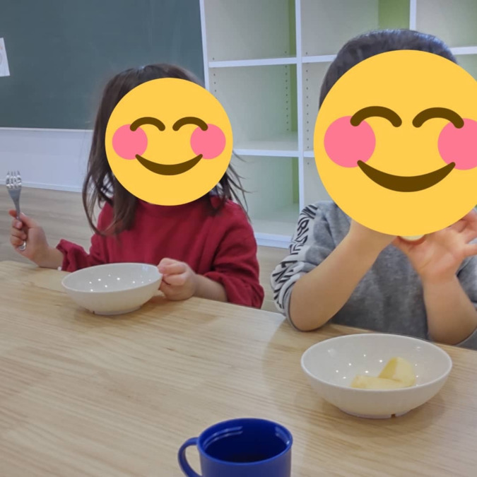児童発達支援事業所chouchou本庄（児童発達支援管理責任者の求人）の写真12枚目：おやつ中