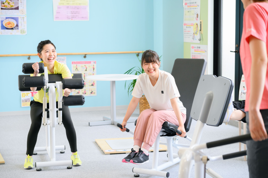 カーブス都島北通(インストラクターの求人)の写真5枚目:運動メニューはマシンを使うトレーニングとストレッチのみでレッスンはありません♪