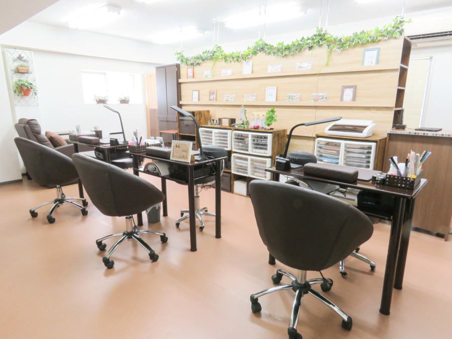 freely nail(ネイリストの求人)の写真:ハンド 3席 フット 1席
ブラウンを基調とした落ち着いた空間です