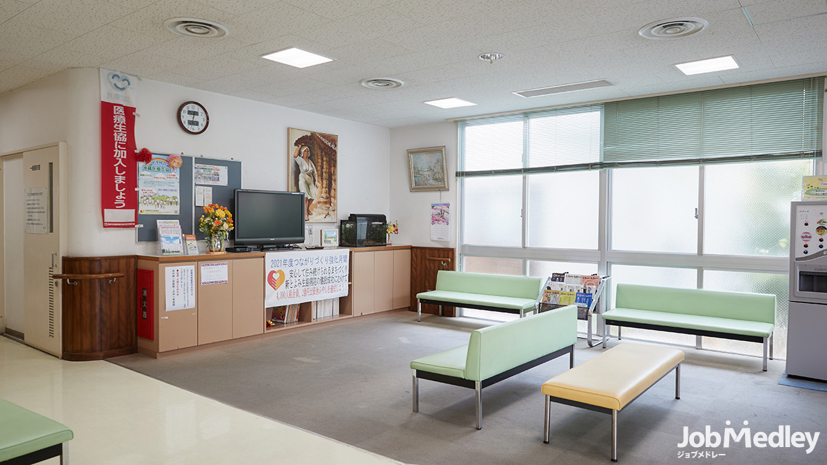 首里協同クリニック　通所リハビリテーションの写真7枚目：クリニックの待合室の様子です。