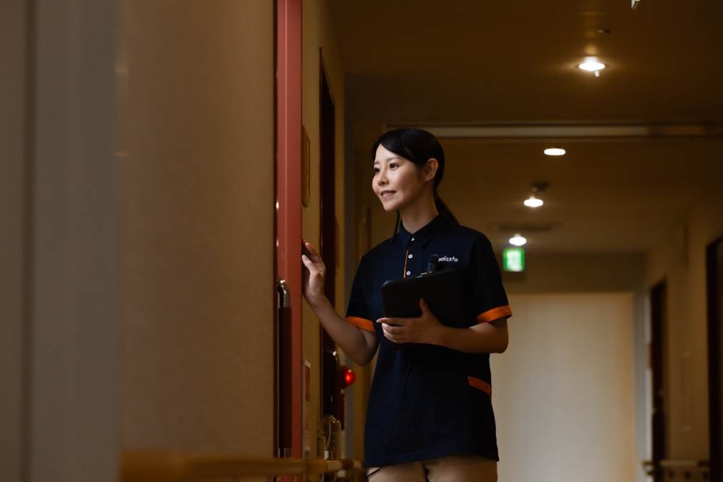 グループホーム ソラストかいで(介護職/ヘルパーの求人)の写真2枚目:夜勤手当と深夜割増がつくので高収入◎ご応募お待ちしております。