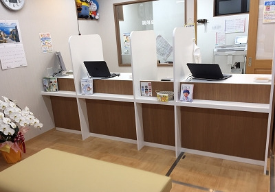 オレンジ薬局 府中店の写真3枚目：店内は明るく清潔です