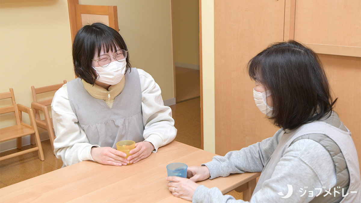 ちいさなおうちえんアクアタウンの写真24枚目：わからないことは先輩がしっかりサポートしますよ！
