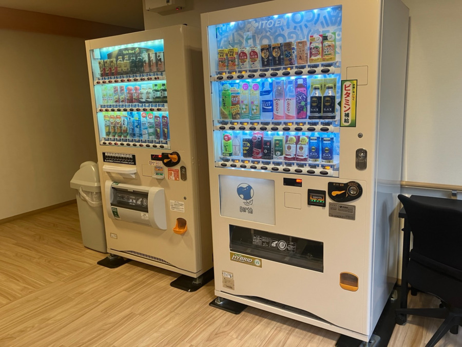介護付き有料老人ホームふるーら静岡石田（介護事務の求人）の写真3枚目：玄関エントランスには自動販売機があります♪