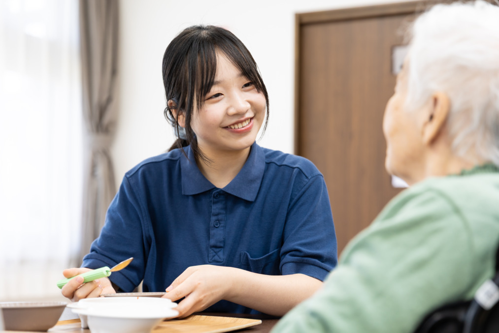 ナーシングホーム　ベルデ桜山（介護職/ヘルパーの求人）の写真3枚目：利用者様のペースに合わせて介助できるように研修制度も充実しています。