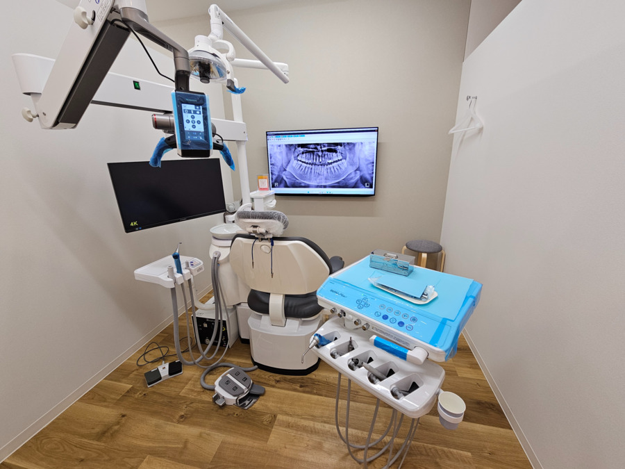 イオン北郷歯科【2025年10月01日オープン】（歯科衛生士の求人）の写真2枚目：大型モニターと高精細カメラ、CT完備