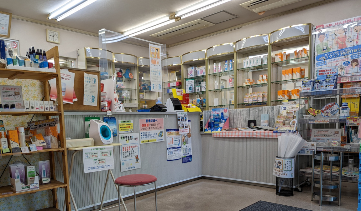くすの木薬局（薬剤師の求人）の写真5枚目：くすの木薬局　受付カウンター