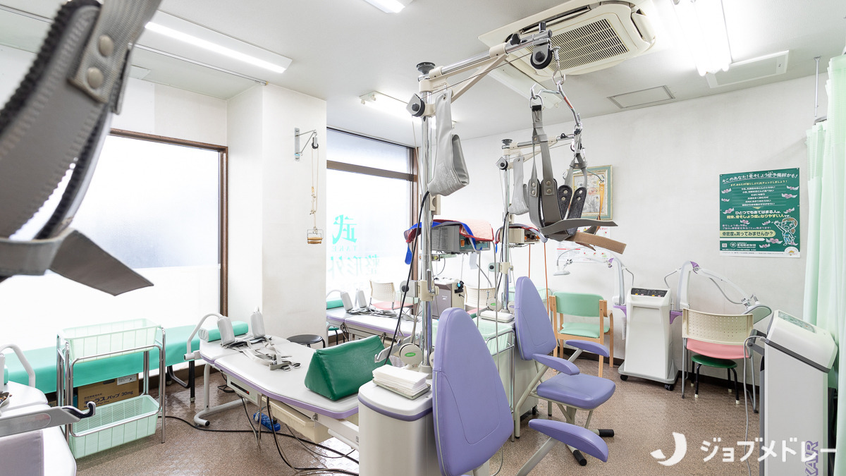 武整形外科（看護助手の求人）の写真4枚目：様々なさまざまな治療を行えるよう設備を整えています。