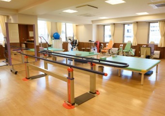 老人保健施設深草京しみず（看護師/准看護師の求人）の写真2枚目：デイケアルームを設けています