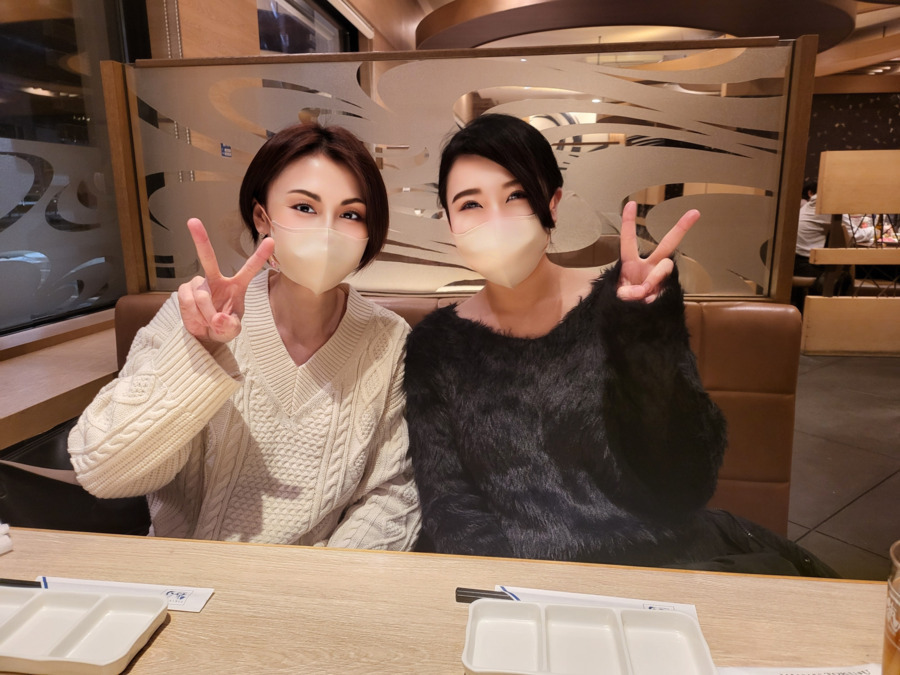 asian relaxation villa 千歳店の写真4枚目：スタッフ食事会