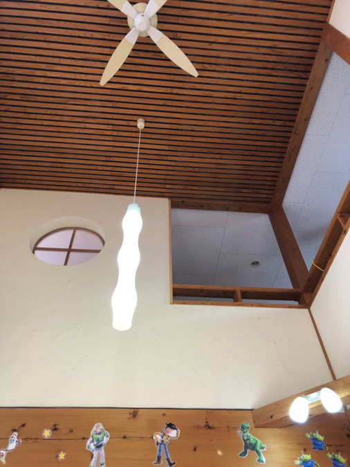 本郷あおば薬局の写真4枚目：吹き抜けの店内は開放感抜群！