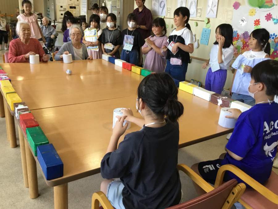 有料老人ホーム陽だまりの丘片田（介護職/ヘルパーの求人）の写真13枚目：近隣小学校との交流会１