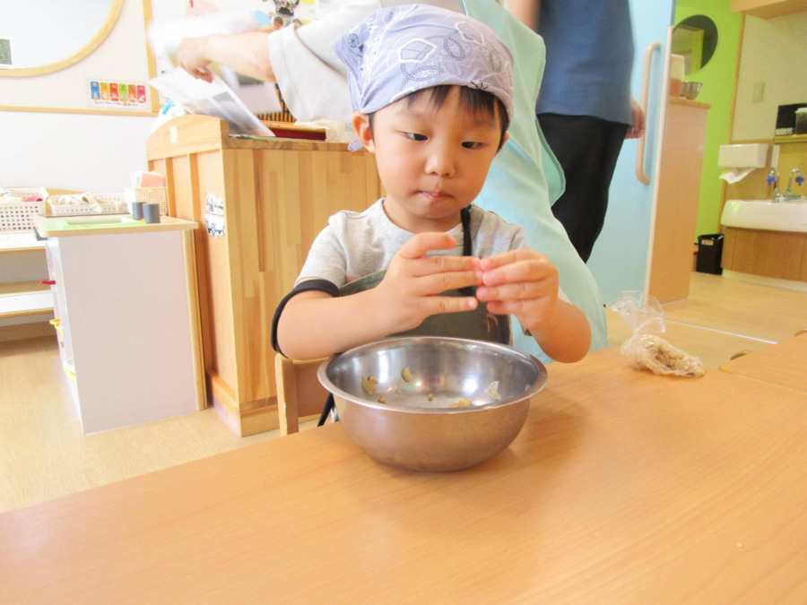 繭の糸神楽坂保育園(保育士の求人)の写真6枚目:食育を大切にしています✨