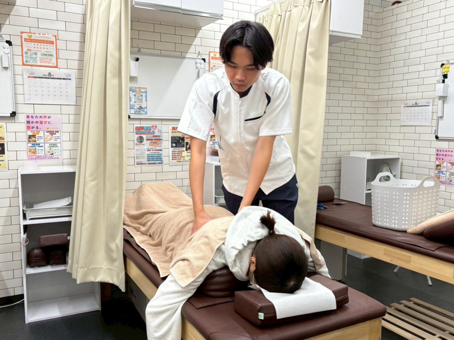 はぴねす鍼灸整骨院　川西院（柔道整復師の求人）の写真6枚目：若手からベテランまで活躍中！！