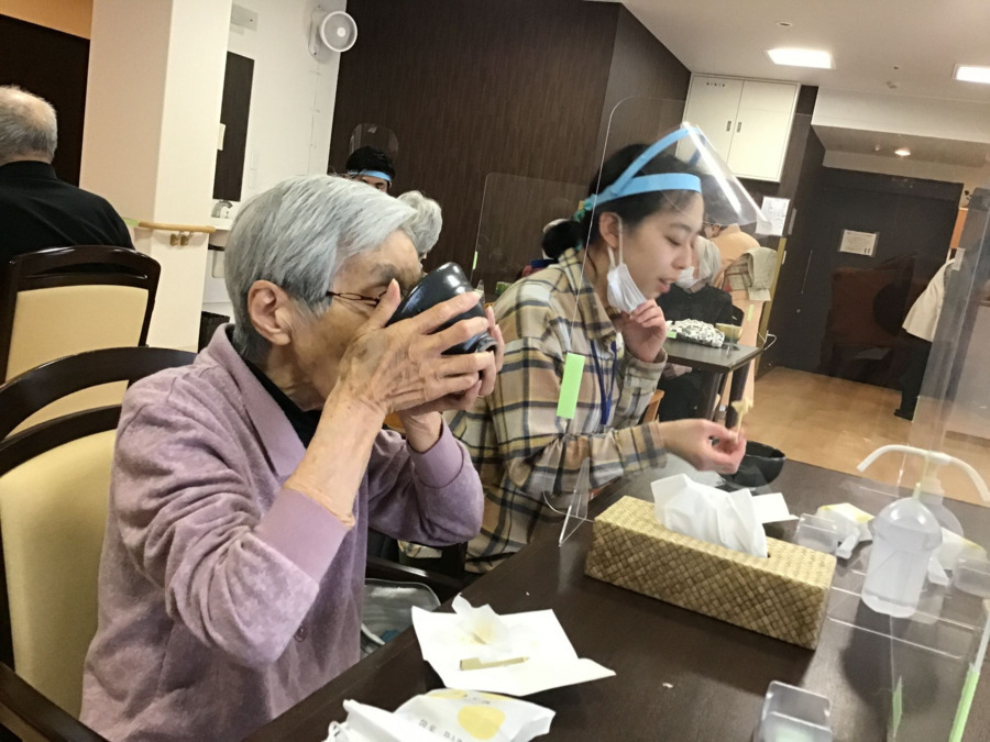 サービス付高齢者向住宅　イルミーナおおみや（介護職/ヘルパーの求人）の写真2枚目：【IMおおみや】20～60代まで幅広い世代が活躍しています！