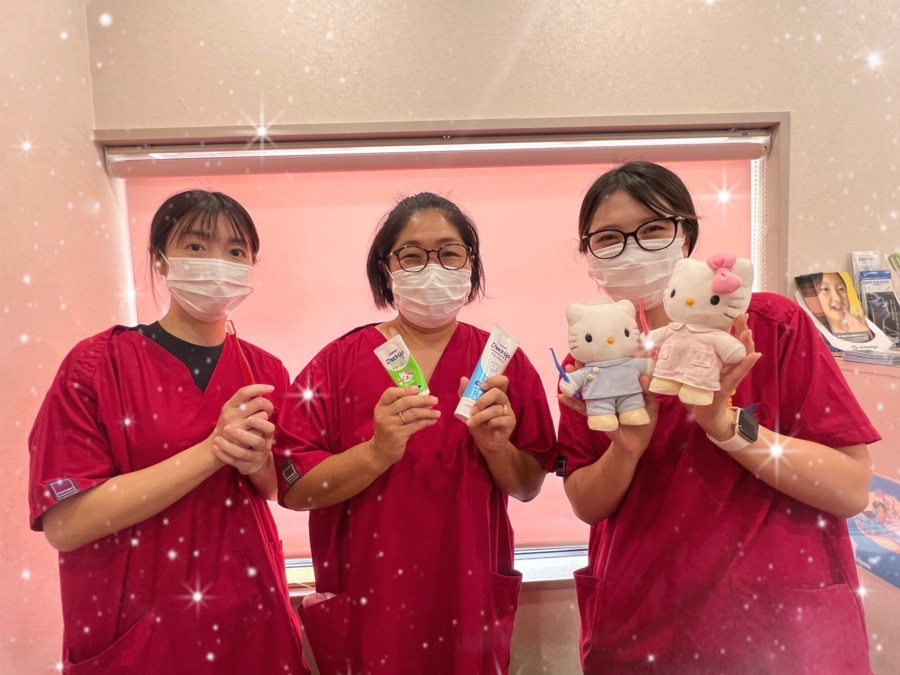 医療法人平井歯科　ちかデンタルクリニック（歯科衛生士の求人）の写真7枚目：いつも笑顔いっぱいのスタッフ
です♪