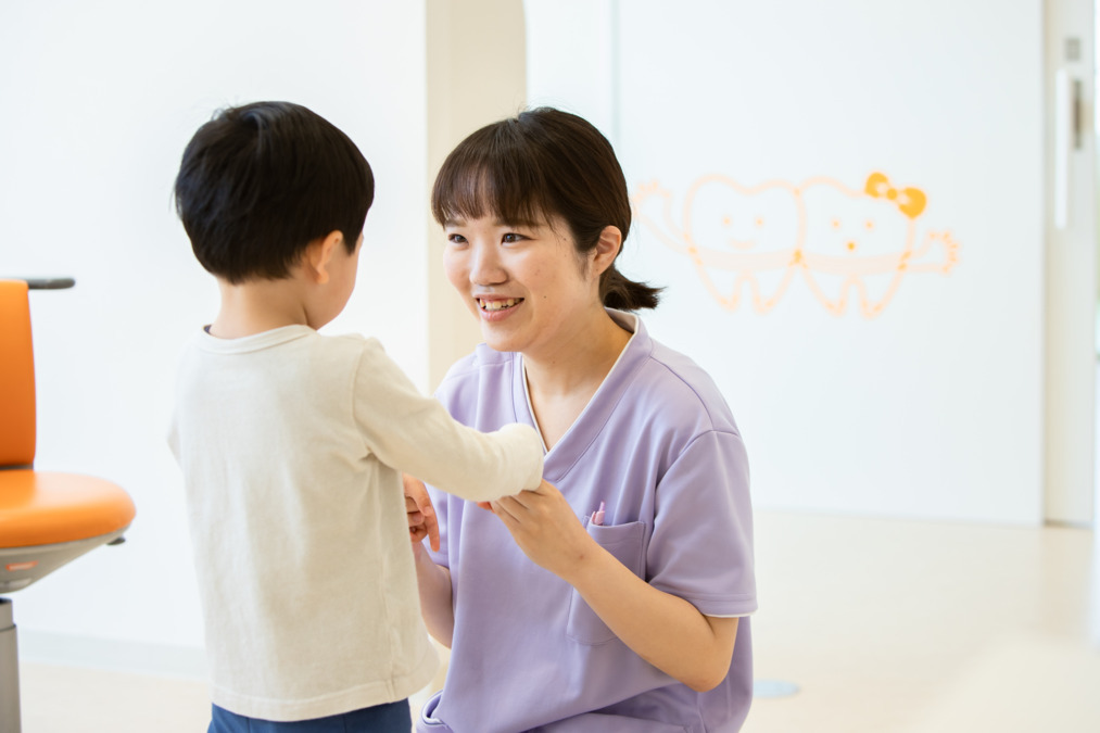 さん歯科こども・おとな歯科（歯科衛生士の求人）の写真7枚目：ママ歯科衛生士さんも活躍中♪