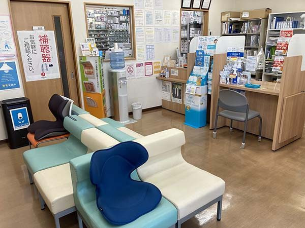 株式会社アイセイ薬局　アイセイ薬局　けやき店（薬剤師の求人）の写真2枚目：アイセイ薬局　けやき店の内観