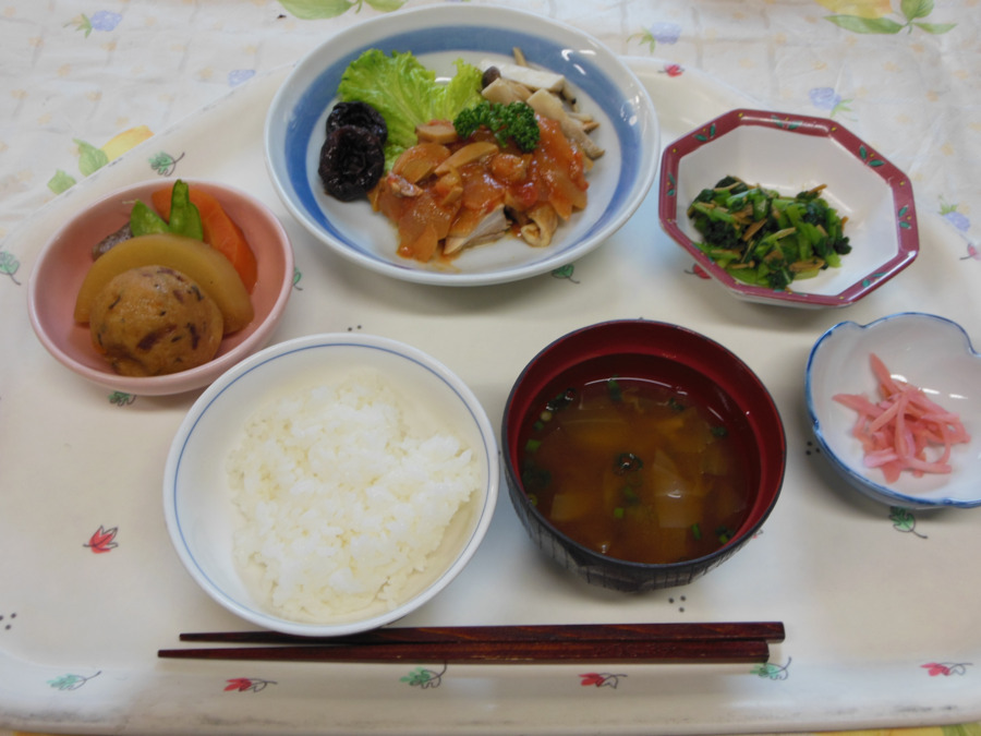 デイサービスいずみ（看護師/准看護師の求人）の写真3枚目：生活クラブ生協の食材を基本に手作りのお食事を提供しています
