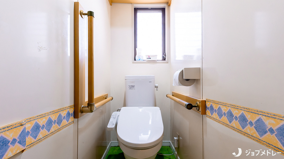 だんらんの家大和田町(介護職/ヘルパーの求人)の写真8枚目:手すりを設置したお手洗いです