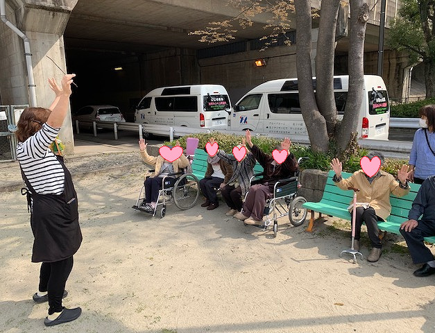 グループホーム荒子の郷の写真4枚目:皆で体操しています♪