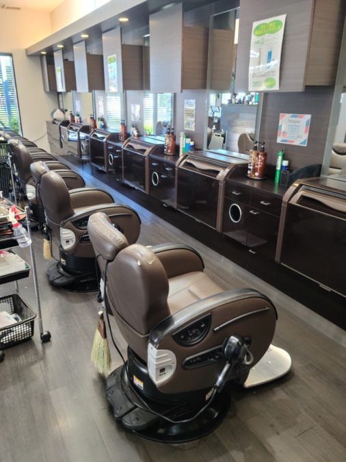 CHURA　BARBER　富田林店の写真2枚目：シャンプー＆セット台は全部で
7席あります。