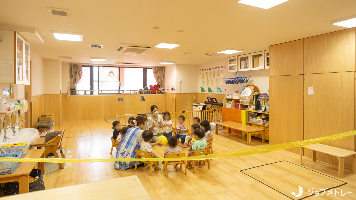 第六コスモ保育園(保育士の求人)の写真9枚目:友達との遊びで社交性や協調性を育みます