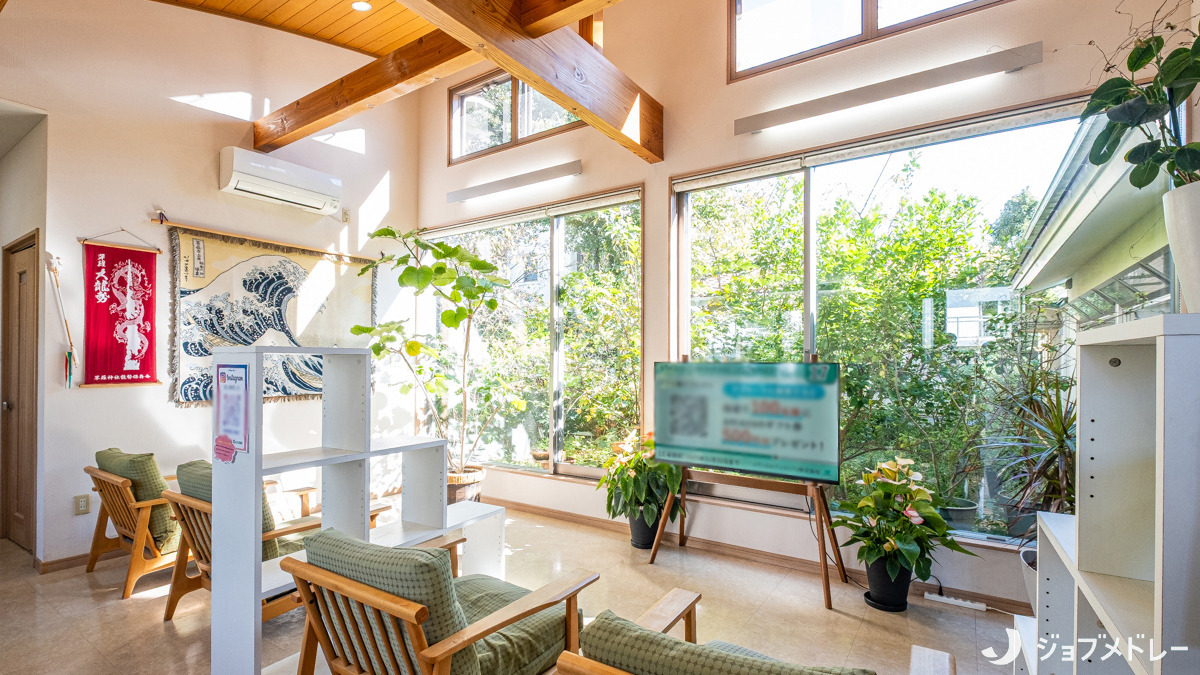 ほりば歯科（歯科医師の求人）の写真10枚目：待合室です