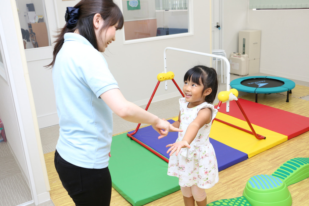 コペルプラス生野教室【2022年06月オープン】(児童指導員の求人)の写真:6歳までのお子様にマンツーマンで1時間のレッスンを提供します。