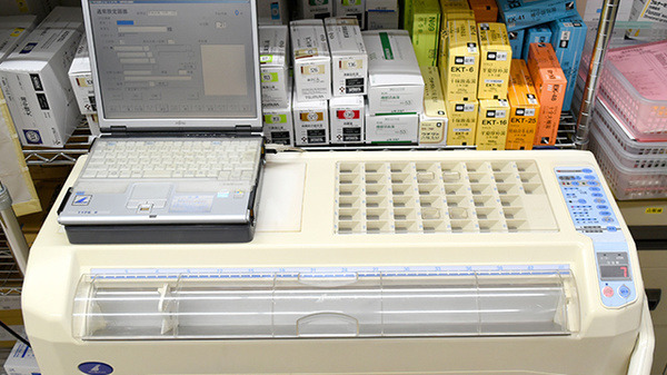 ニシイチ薬局 甲東園店（薬剤師の求人）の写真6枚目：ニシイチ薬局甲東園店　使用機材