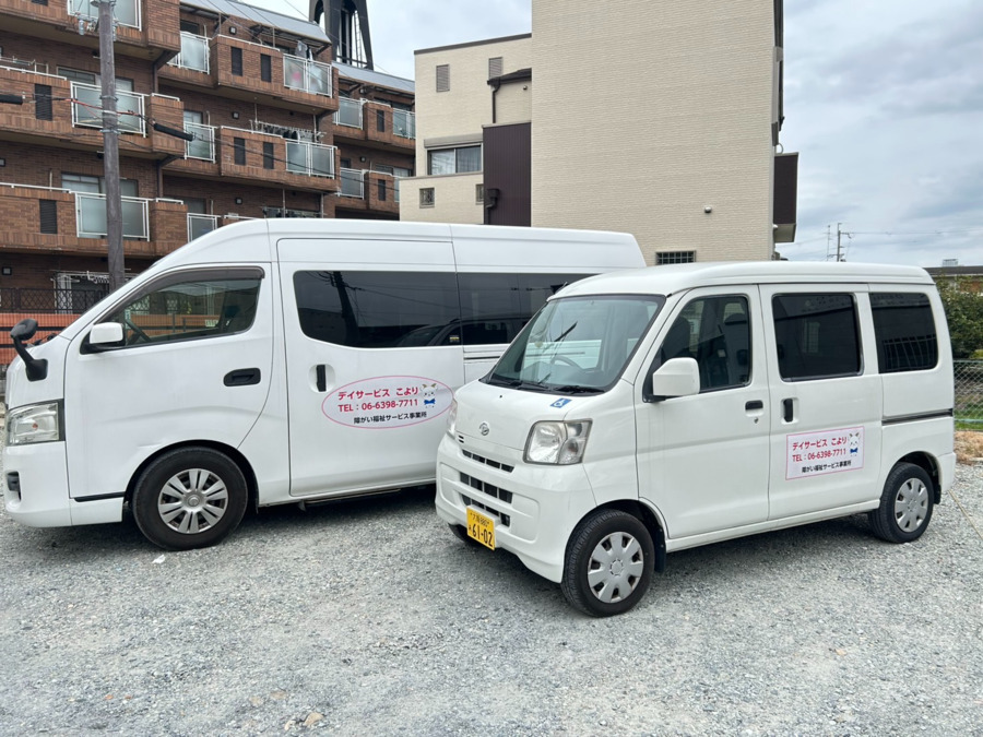 デイサービス　こより（介護タクシー/ドライバーの求人）の写真2枚目：キャラバン・ハイゼット・乗用車など様々な車輌があります。