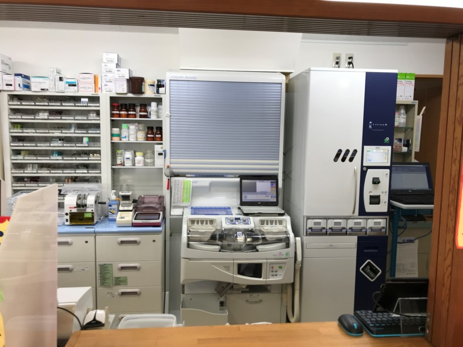 ゆずりは薬局　新見店（薬剤師の求人）の写真9枚目：ゆずりは薬局の内観