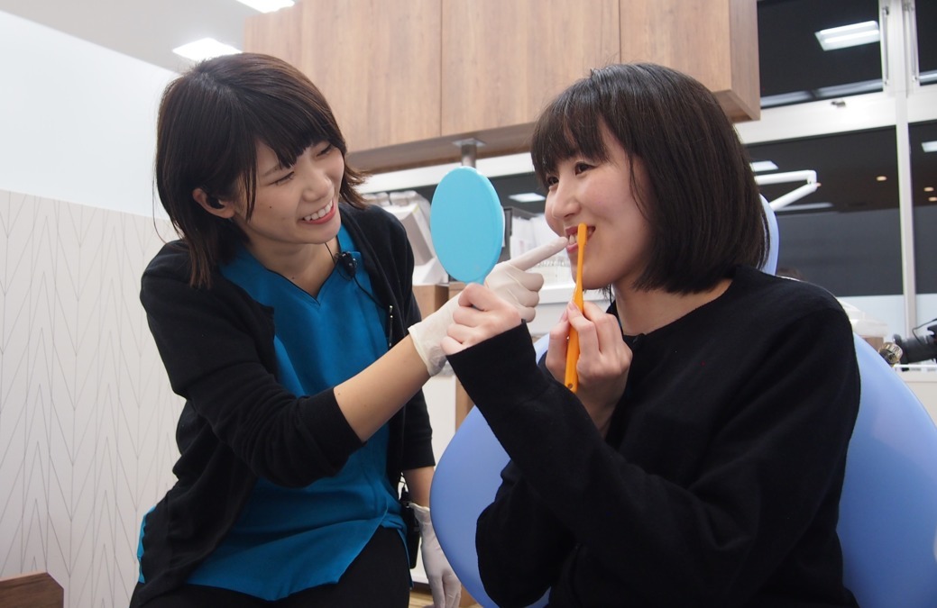 おやまモール歯科（歯科衛生士の求人）の写真4枚目：患者さんとのコミュニケーションを大事にしています。
