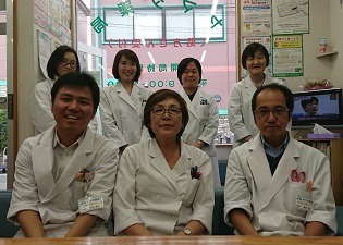 ヤマダ薬局【竹の塚本店】（薬剤師の求人）の写真3枚目：親しみやすいスタッフがお待ちしています！