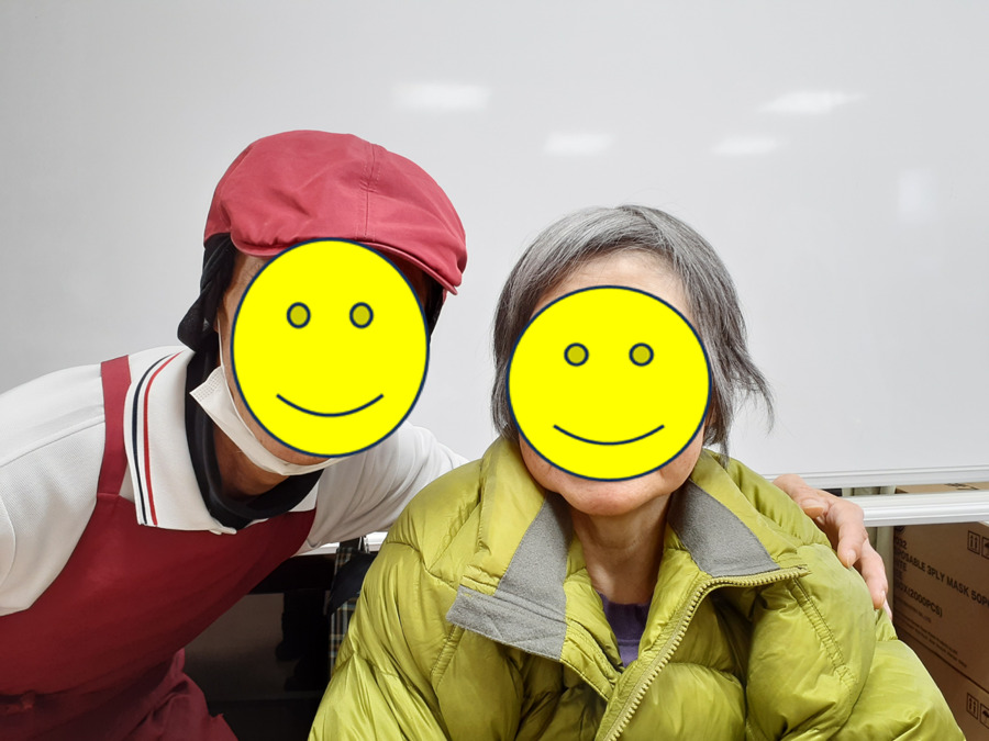 ラ・ソーラ　みのお牧落駅前（介護事務の求人）の写真8枚目：厨房職員とも仲良しです！