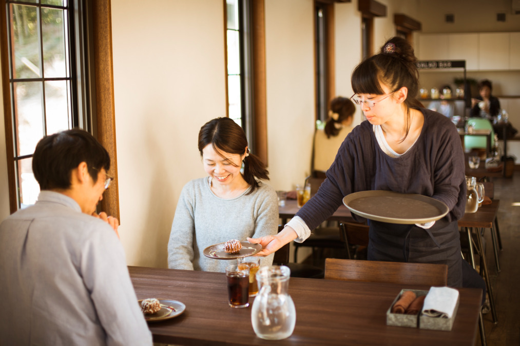 hanahacoの写真2枚目:就労継続支援B型/カフェのホール業務も支援員のお仕事になります。