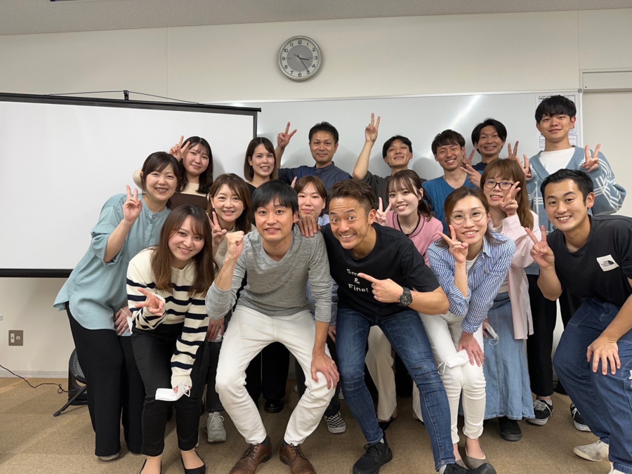 西大宮さたけ整形外科リハビリクリニック（看護師/准看護師の求人）の写真5枚目：理念研修後の集合写真です！
スタッフみんなの充実の顔！！