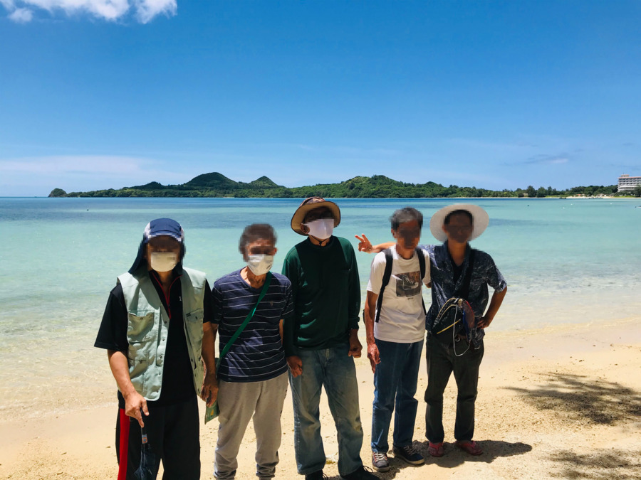 グループホームゆんたく家まえざとの写真10枚目：余暇活動として底地ビーチへドライブしました